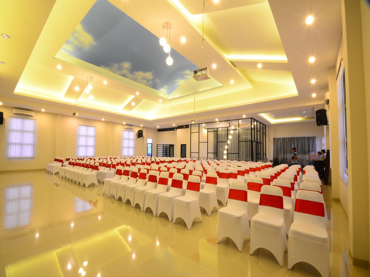 Queen City Hotel Banjarmasin Banjarmasin  Ngoại thất bức ảnh